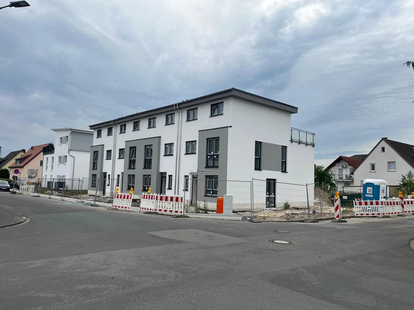 Fertiggestellte Fassade nach Sanierung, bereit zur Abnahme und Übergabe